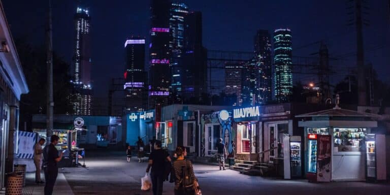 Η Ρωσία δεν σκοπεύει να θέσει νέα μέτρα για τον κορονοϊό παρά την έκρηξη κρουσμάτων