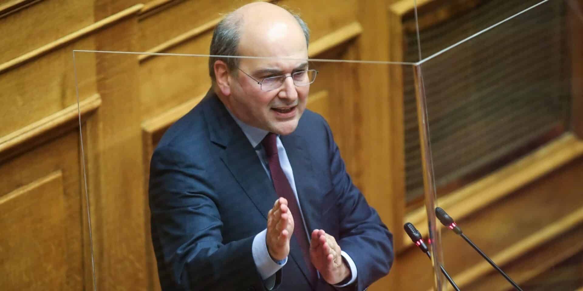 O Κωστής Χατζηδάκης στο βήμα της Βουλής