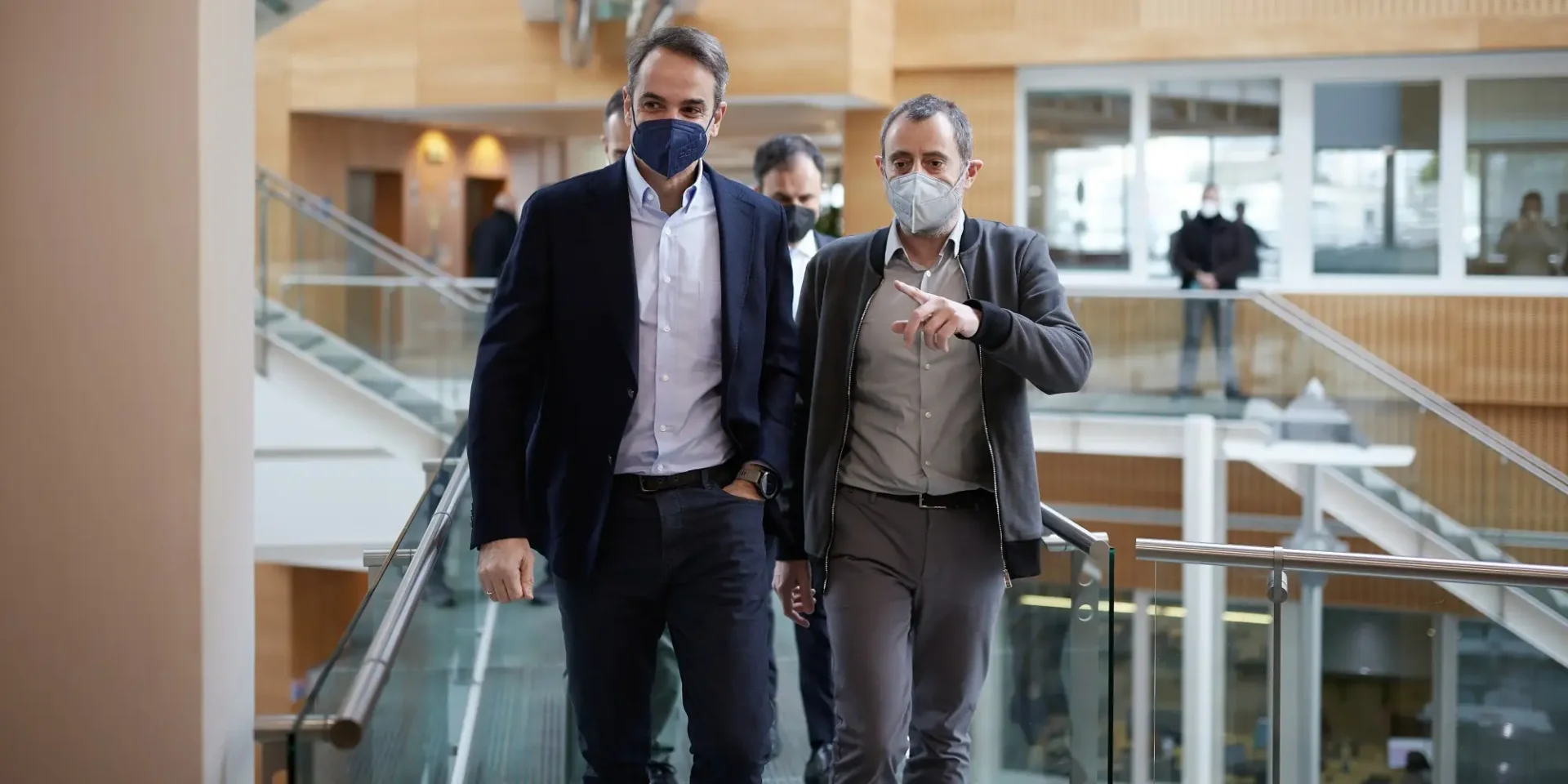 Ο Πρωθυπουργός Κυριάκος Μητσοτάκης στους χώρους της εταιρείας Viva Wallet