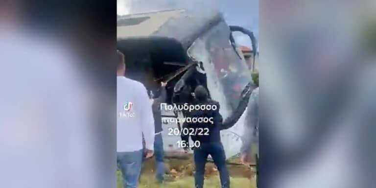 Λεωφορείο ξέφυγε από την πορεία του στον Παρνασσό – Oι επιβάτες απεγκλωβίστηκαν από το… παρμπρίζ (βίντεο)