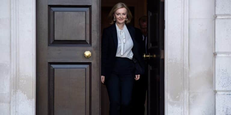 Το Λονδίνο καλεί τη Μόσχα να αποσύρει τα στρατεύματα που έχει συγκεντρώσει στα σύνορα με την Ουκρανία