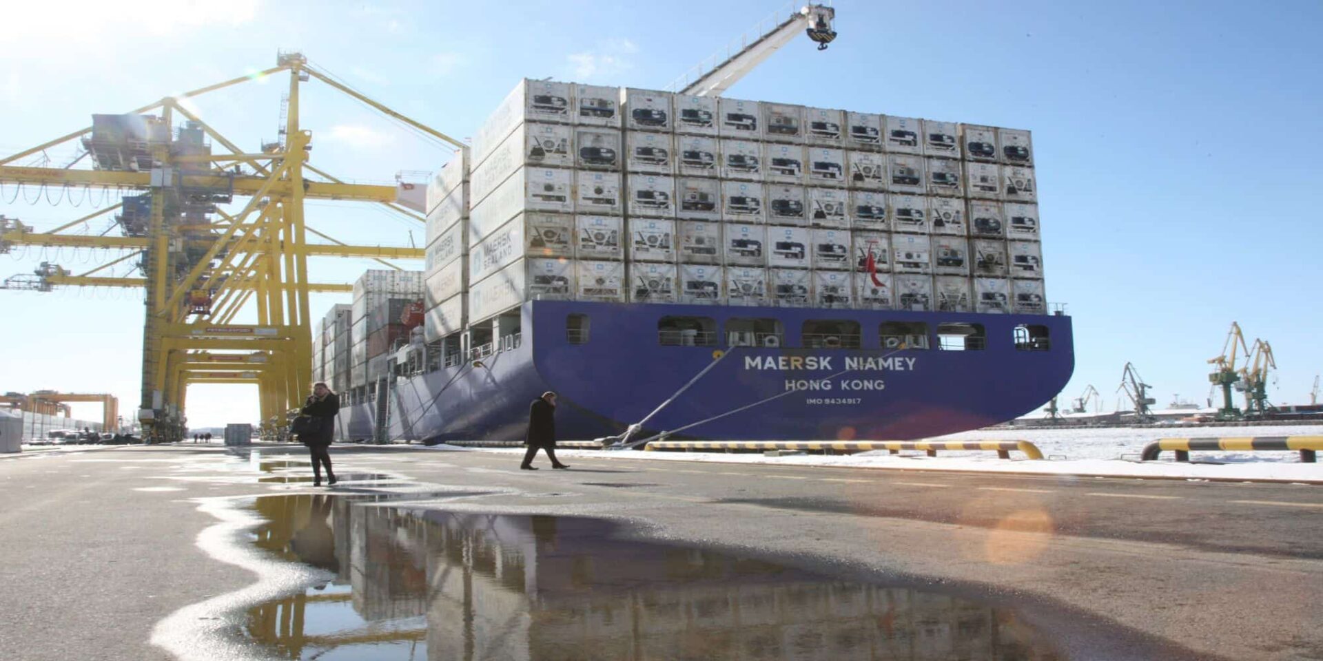 Πλοίο της Maersk στο λιμάνι της Αγίας Πετρούπολης