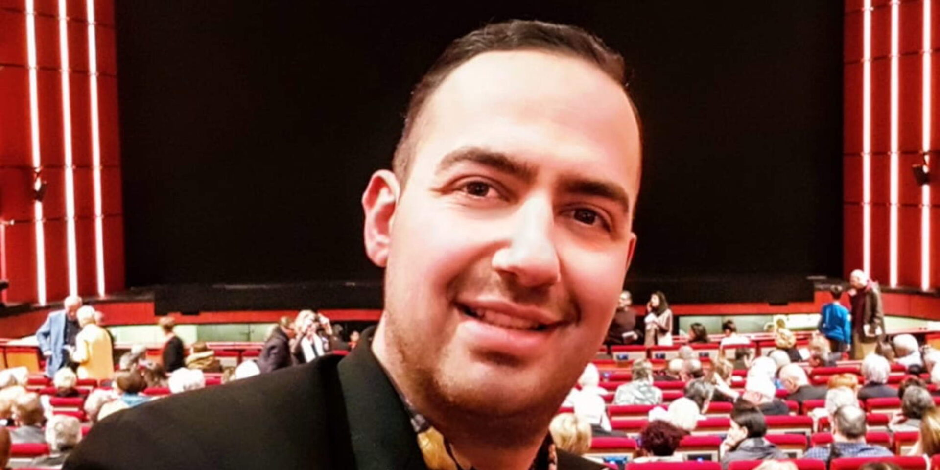 Ο τραγουδιστής και επιχειρηματίας Μαυρίκιος Μαυρικίου