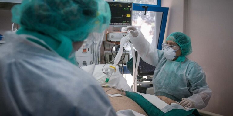 Υπουργείο Υγείας: «4 μύθοι και 1 αλήθεια για τις ΜΕΘ» – Η απάντηση για την υποστελέχωση του ΕΣΥ