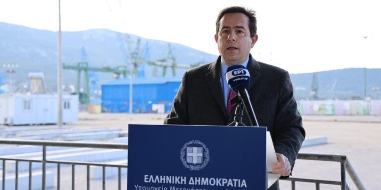 Μηταράκης: «Η Ελλάδα θα στηρίξει τον ουκρανικό λαό» (βίντεο)