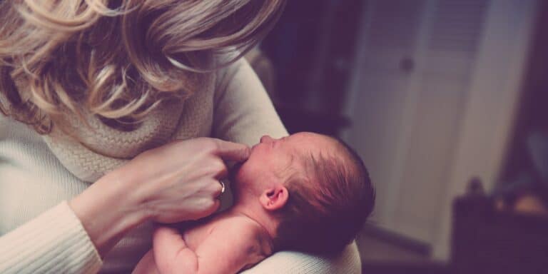 Χαμόγελο του Παιδιού: Μητέρα χτύπησε το 2 μηνών βρέφος της και κάλεσε τη γραμμή SOS 1056 ζητώντας βοήθεια