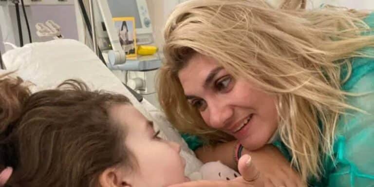 Συγκινεί η μητέρα που έχασε τρία παιδιά στην Πάτρα: «Σας έχω θυμώσει γιατί αφήσατε την αγκαλιά μου άδεια»