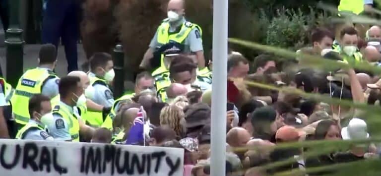 Νέα Ζηλανδία: Η αστυνομία δεν θα χρησιμοποιήσει βία για να διαλύσει την διαμαρτυρία για τους περιορισμούς λόγω κορονοϊού