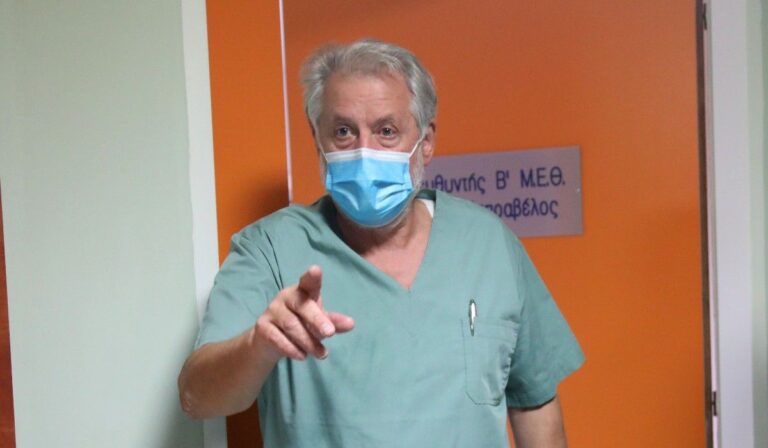 Καπραβέλος: «Τον Ιανουάριο είχαμε 7.500 θανάτους από κορονοϊό – Το 90% ήταν ανεμβολίαστοι»