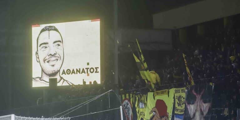 Η οικογένεια του Άλκη Καμπανού αντέδρασε στο πανό «αδέρφια κρατάτε γερά», των οπαδών του ΠΑΟΚ