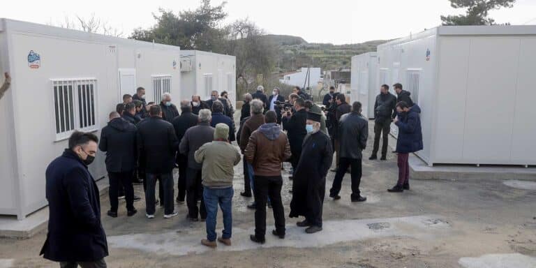 Η Super League 2 παρέδωσε πέντε νέους οικίσκους στους σεισμόπληκτους του Αρκαλοχωρίου