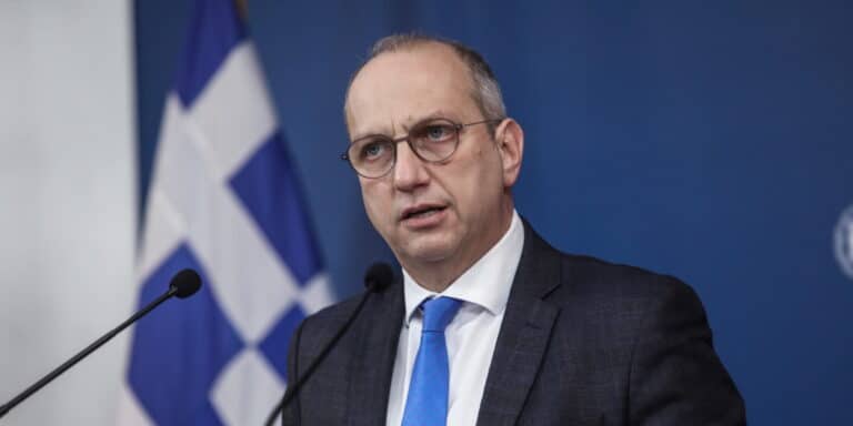 Οικονόμου: «Η κυβέρνηση βρίσκεται σε εγρήγορση και παρακολουθεί στενά το φαινόμενο των ανατιμήσεων»