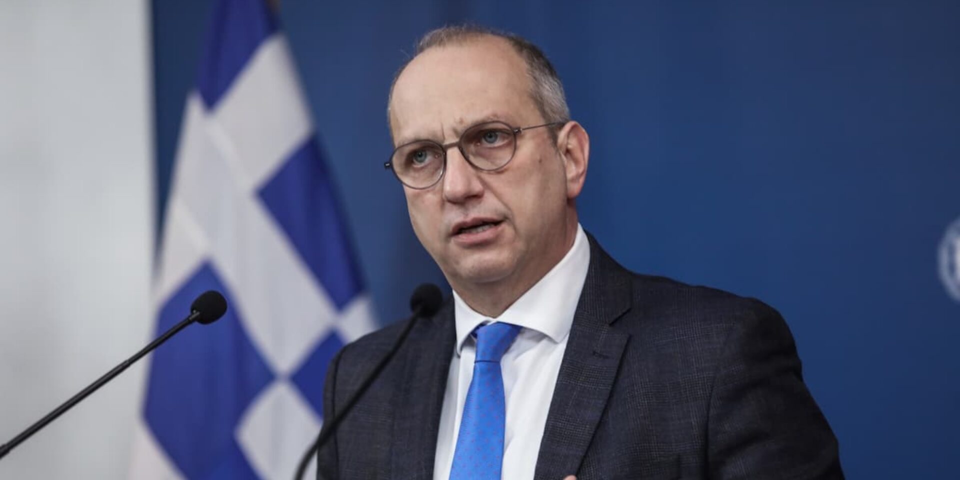 O κυβερνητικός εκπρόσωπος, Γιάννης Οικονόμου.