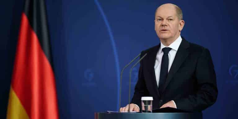 Ο Σολτς ανακοίνωσε πακέτο 100 δις ευρώ για αμυντικό εξοπλισμό – Ιστορική ομιλία του Καγκελάριου στο Κοινοβούλιο