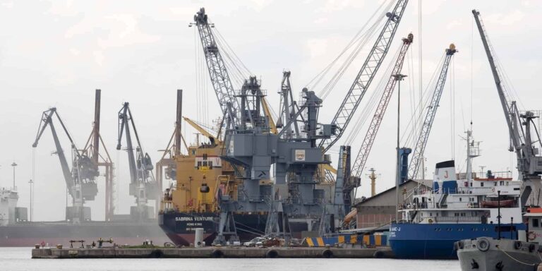 Τέσσερα επενδυτικά σχήματα διεκδικούν τη σιδηροδρομική σύνδεση του 6ου προβλήτα του ΟΛΘ