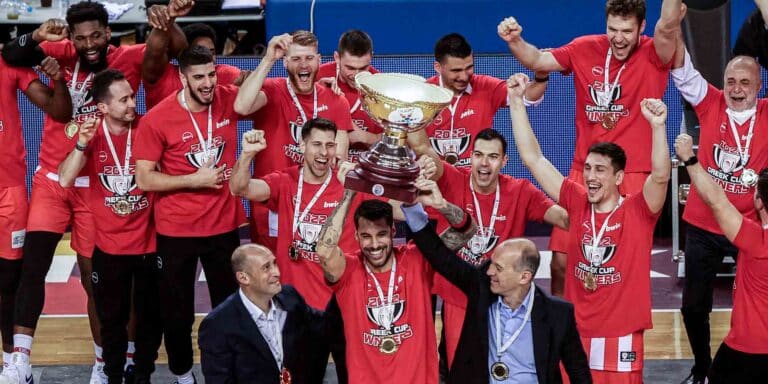 Ολυμπιακός: Το «ερυθρόλευκο» τρίτο μάτι του τελικού – Η άφιξη, η αγωνία και οι πανηγυρισμοί (βίντεο)