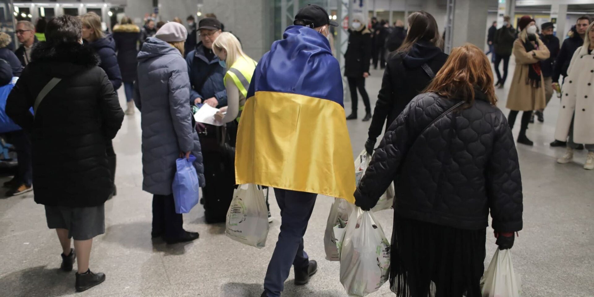 Ουκρανοί εγκαταλείπουν τη χώρα τους / Φωτογραφία: ΑΠΕ-ΜΠΕ