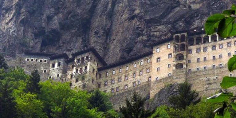 Προκλήσεων συνέχεια: Μετά το πάρτι με dj στην Παναγία Σουμελά θα γίνουν και γυρίσματα ταινίας του Χόλιγουντ