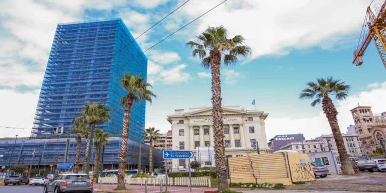 Μαγιορκίνης: «Το κύμα τις Όμικρον συρρικνώνεται – Οδεύουμε προς την κανονικότητα»