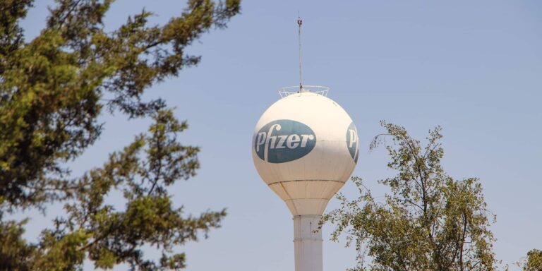 Η Κίνα έδωσε το «πράσινο φως» για το φάρμακο της Pfizer κατά του κορονοϊού 