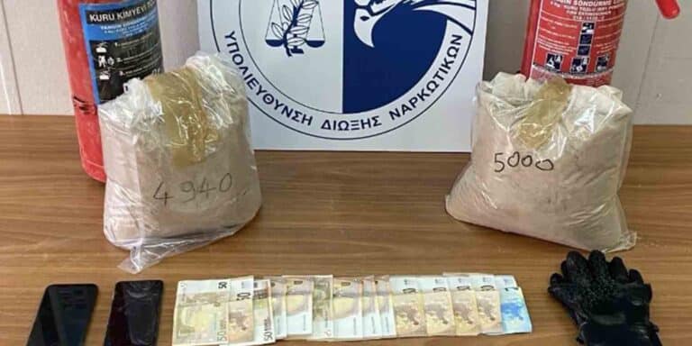 Πρωτοφανές! Έκρυψαν 10 κιλά ηρωίνη σε πυροσβεστήρες – Τους «τσάκωσε» η Αστυνομία (εικόνες & βίντεο)