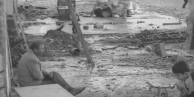 Τσουνάμι στο Αίγιο: 59 χρόνια από την ημέρα που βάρκες ανέβηκαν σε στέγες και ψάρια μπήκαν μέσα σε σπίτια (βίντεο)