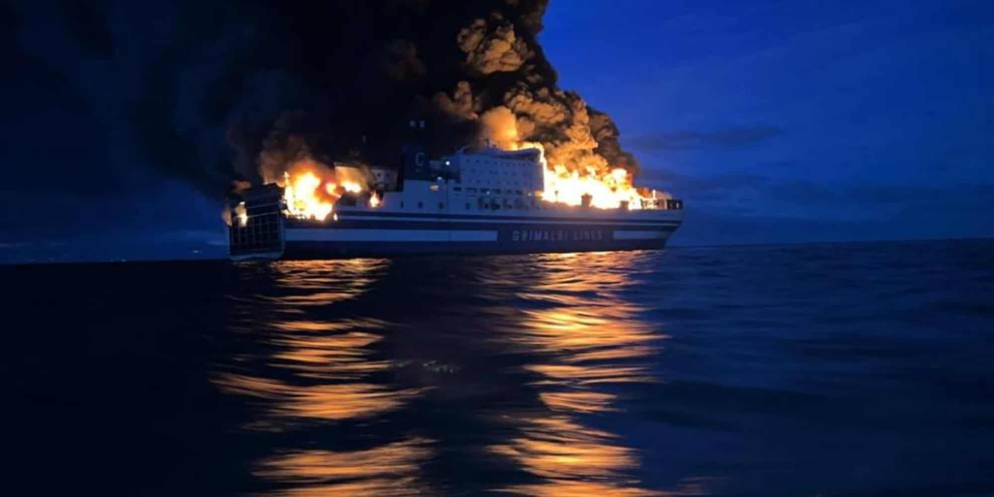 Το πλοίο που τυλίχθηκε στις φλόγες ανοιχτά της Κέρκυρας