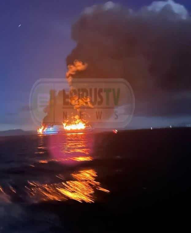 Το πλοίο που έχει τυλιχτεί στις φλόγες έξω από την Ηγουμενίτσα