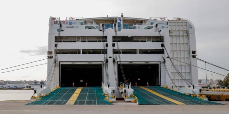 Τρεις «μνηστήρες» εκδήλωσαν ενδιαφέρον για την ακτοπλοϊκή σύνδεση Ελλάδας – Κύπρου