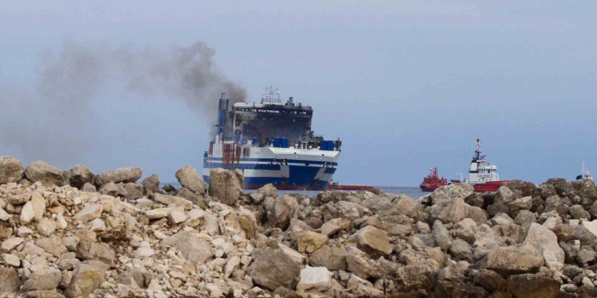 Το πλοίο Euroferry Olympia στ' ανοιχτά της Κέρκυρας