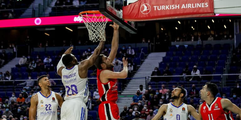 Euroleague: Το προσπάθησε ο Ολυμπιακός στη Μαδρίτη, αλλά έμεινε στις εντυπώσεις (75-67)