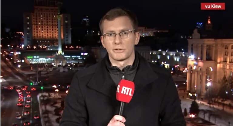 Τρομερός: Ανταποκριτής στην Ουκρανία μεταδίδει τις εξελίξεις μιλώντας άπταιστα 6 γλώσσες (βίντεο)
