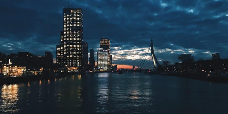 Ο Τζεφ Μπέζος διαλύει ιστορική γέφυρα του 1878 στο Ρότερνταμ – Δείτε γιατί