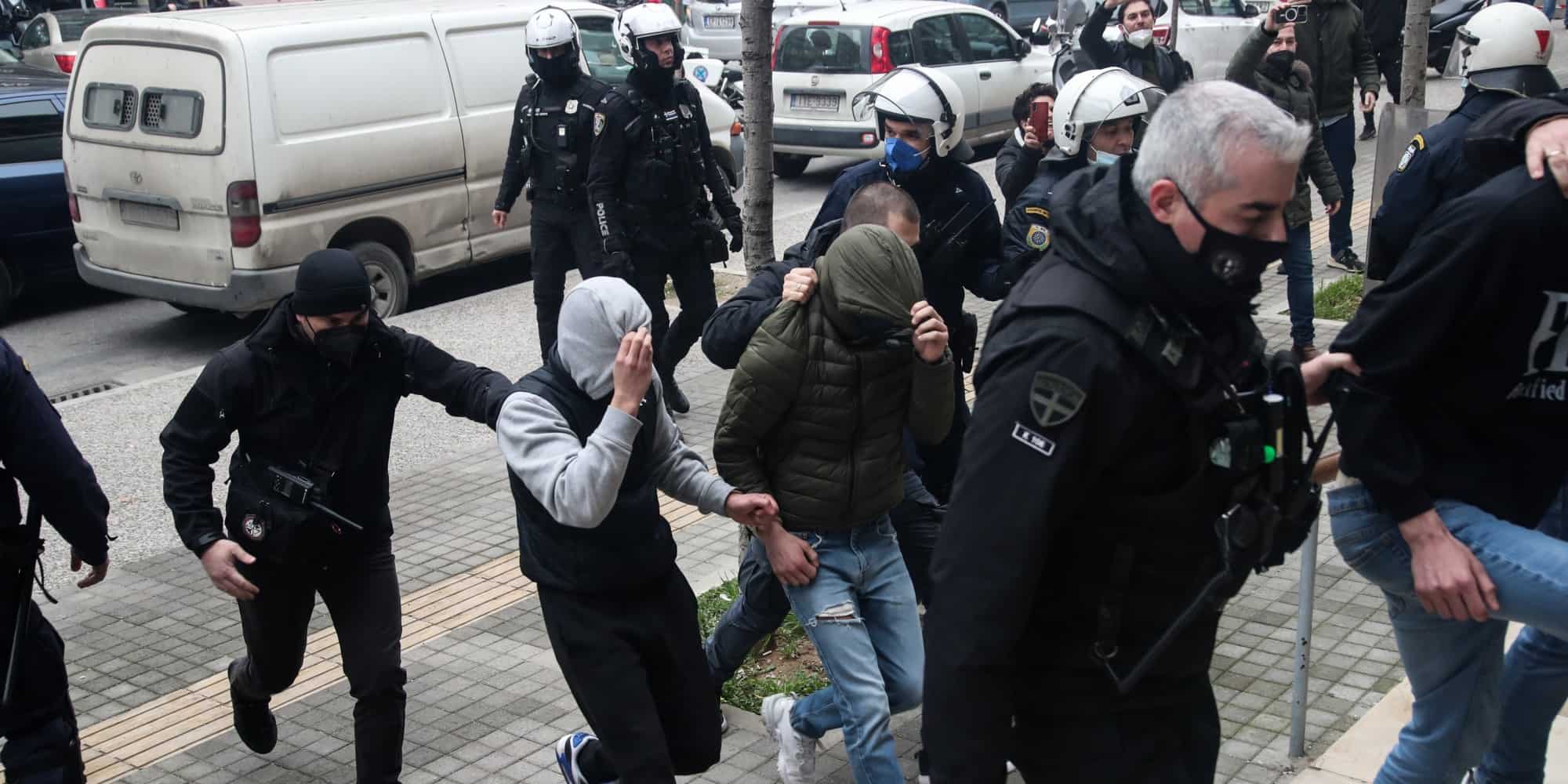 Οι συλληφθέντες για τη δολοφονία του 19χρονου Άλκη Καμπανού έφτασαν στο Δικαστικό Μέγαρο Θεσσαλονίκης