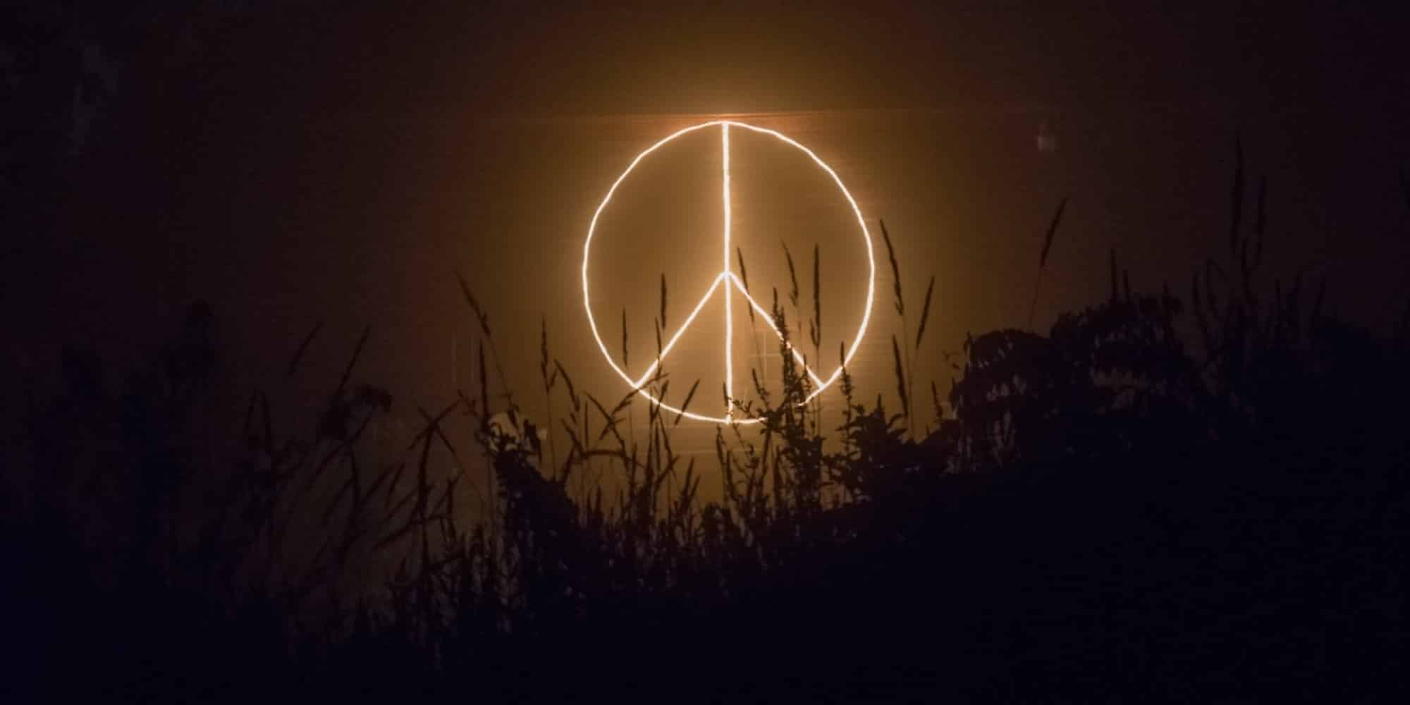 Το σήμα που αναπαριστά την Ειρήνη στον ουρανό