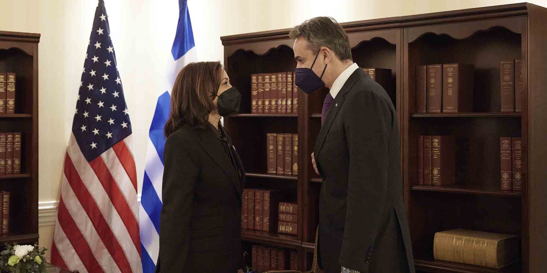 Ο Κυριάκος Μητσοτάκης με την Καμάλα Χάρις