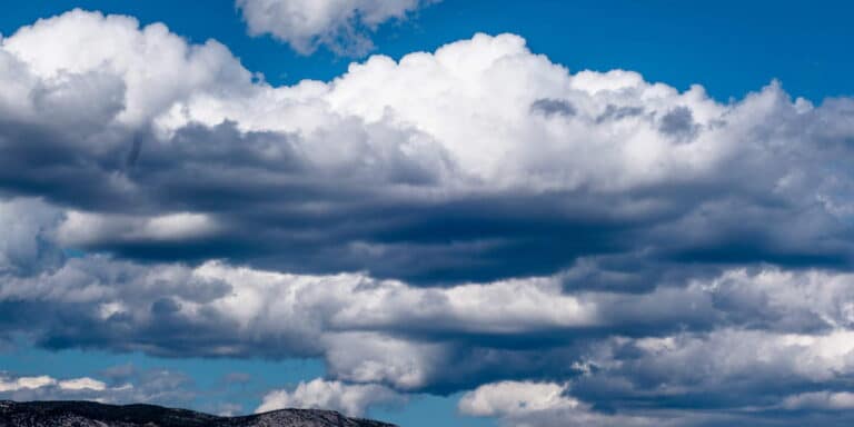 Ο καιρός το Σαββατοκύριακο: Αναμένεται ηλιόλουστο Σάββατο και συννεφιασμένη Κυριακή