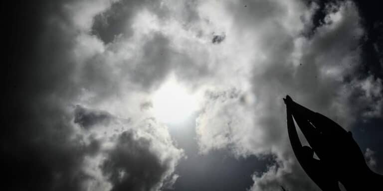 Γενικά αίθριος ο καιρός την Παρασκευή – «Φλερτάρει» με τους 20 βαθμούς η θερμοκρασία