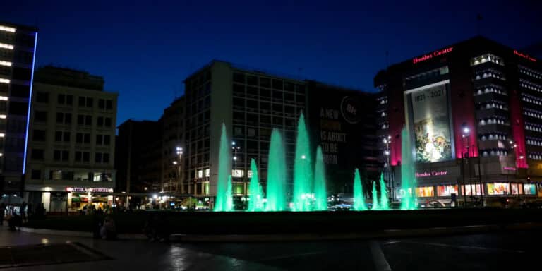 Κορονοϊός: 88 θάνατοι, 18.640 κρούσματα και 564 διασωληνωμένοι