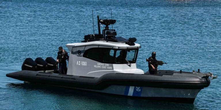 Σάμος: Σκάφος με 180 άτομα εντόπισε το Λιμενικό και το έστειλε πίσω στην Τουρκία
