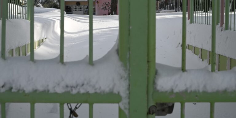 Κλειστά σχολεία στη Δυτική Μακεδονία λόγω έντονων χιονοπτώσεων