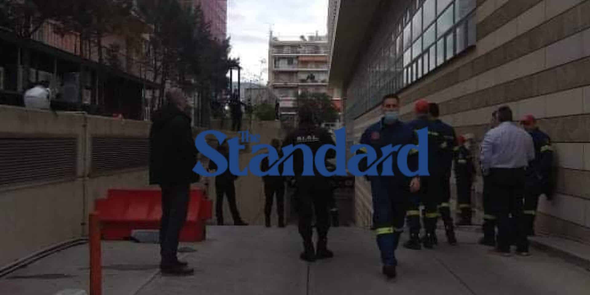 Άνδρας απειλεί να αυτοκτονήσει στη Συγγρού