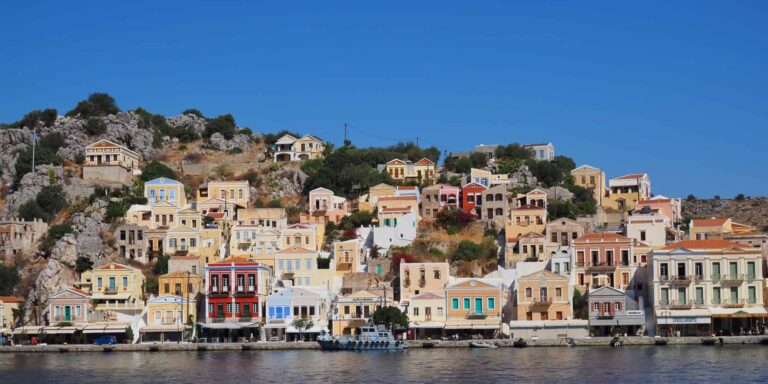 Σύμη: Το πολύχρωμο νησί «κόσμημα» των Δωδεκανήσων (βίντεο)