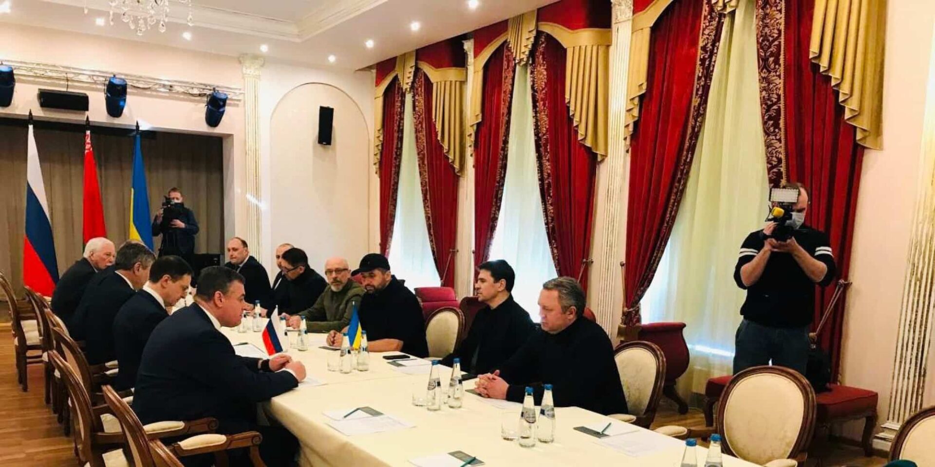 Σε εξέλιξη βρίσκεται η συνάντηση των αντιπροσώπων της Ουκρανίας και της Ρωσίας