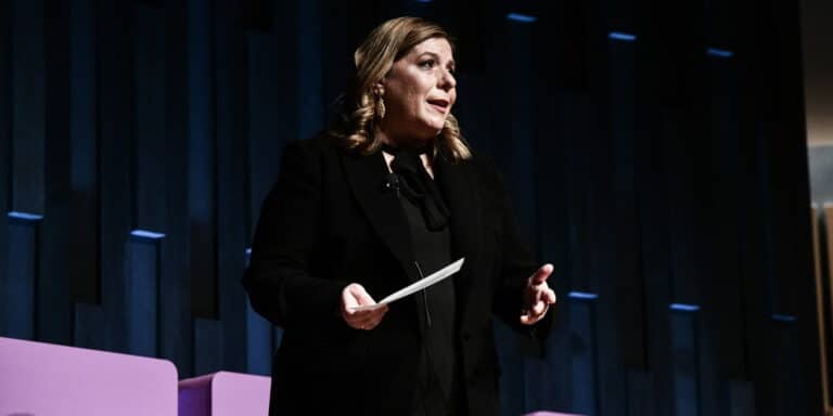 Συρεγγέλα: «Είμαστε δίπλα στους γονείς και ενισχύουμε τον θεσμό της οικογένειας»