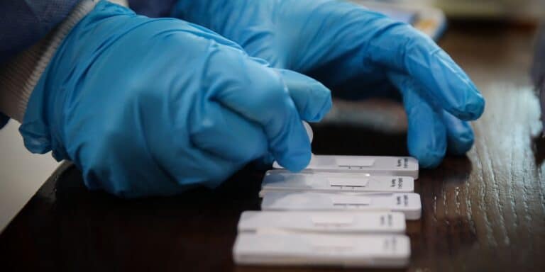 Κινέζοι επιστήμονες επινόησαν νέο τεστ ανίχνευσης κορονοϊού – Δίνει το αποτέλεσμα σε λίγα λεπτά