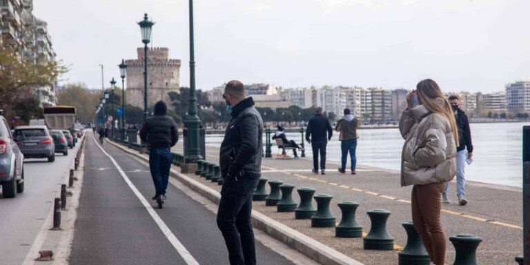 Κορονοϊός: Στο «κόκκινο» Θεσσαλονίκη, Αχαΐα και Ηράκλειο – 4.723 νέα κρούσματα στην Αττική