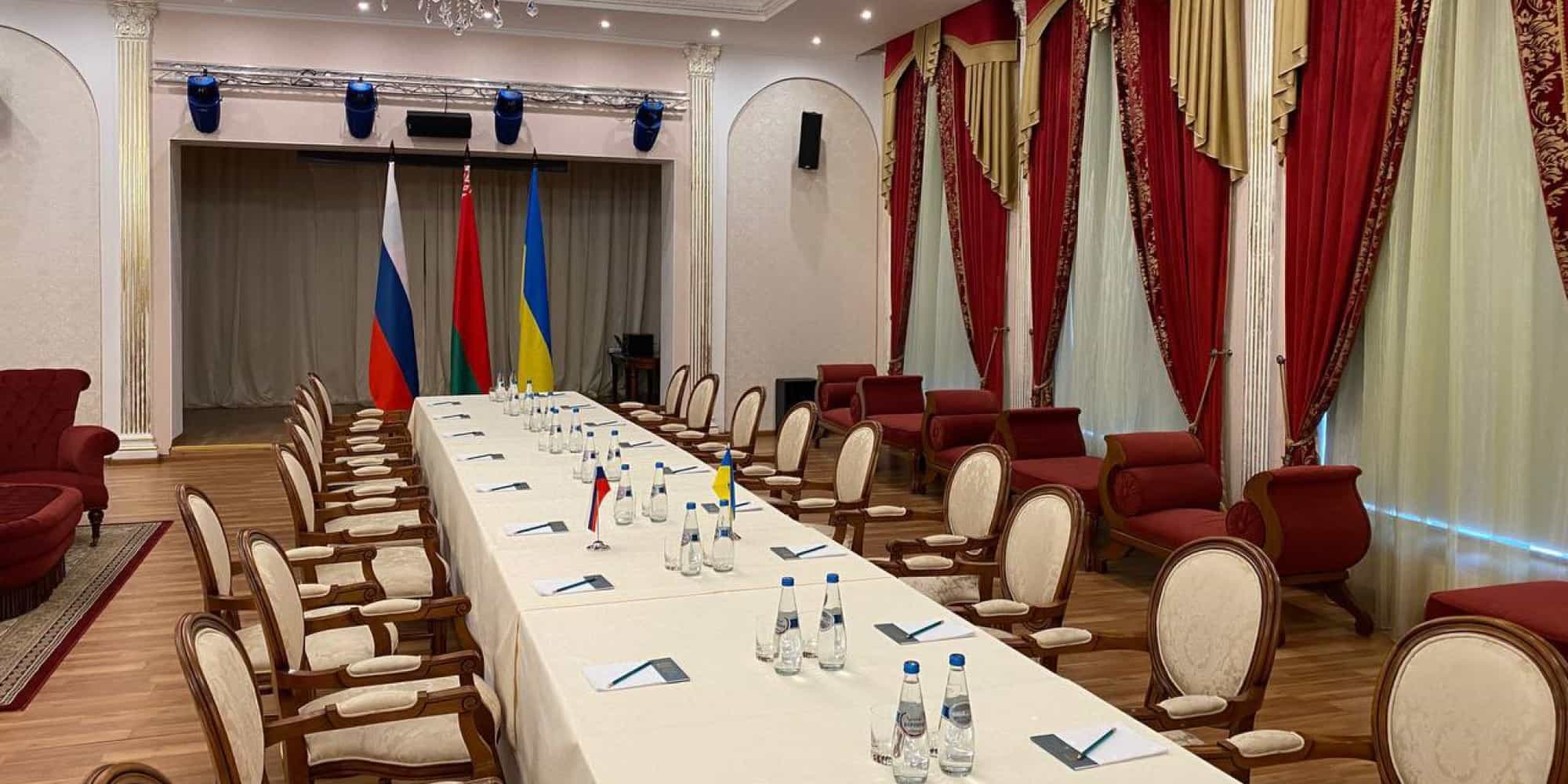 Tο τραπέζι των διαπραγματεύσεων Ουκρανίας-Ρωσίας στην Λευκορωσία