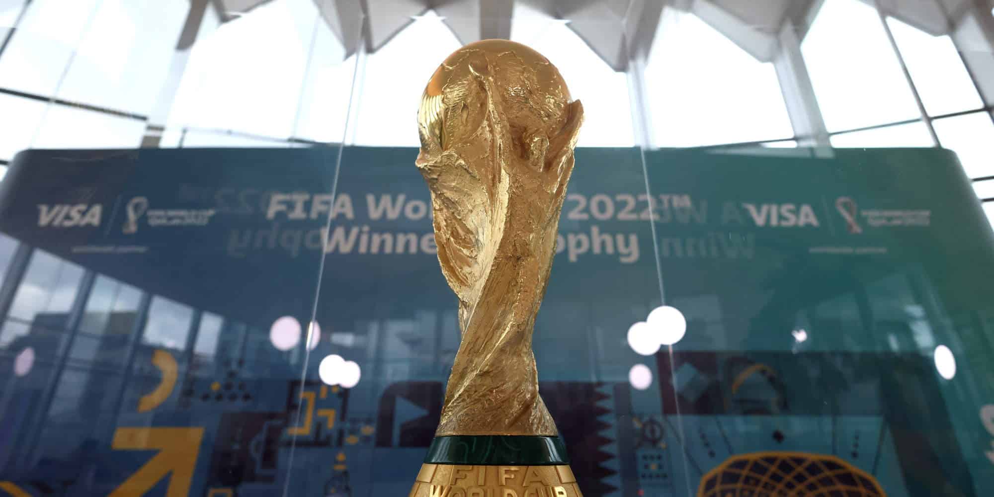 Το τρόπαιο του παγκοσμίου πρωταθλήματος ποδοσφαίρου, με την υπογραφή της FIFA