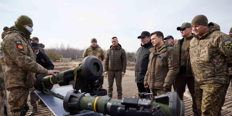 Η Μόσχα παίζει το τελευταίο της «χαρτί» στην Ουκρανία – Εξετάζει την αναγνώριση των ρωσόφωνων περιοχών